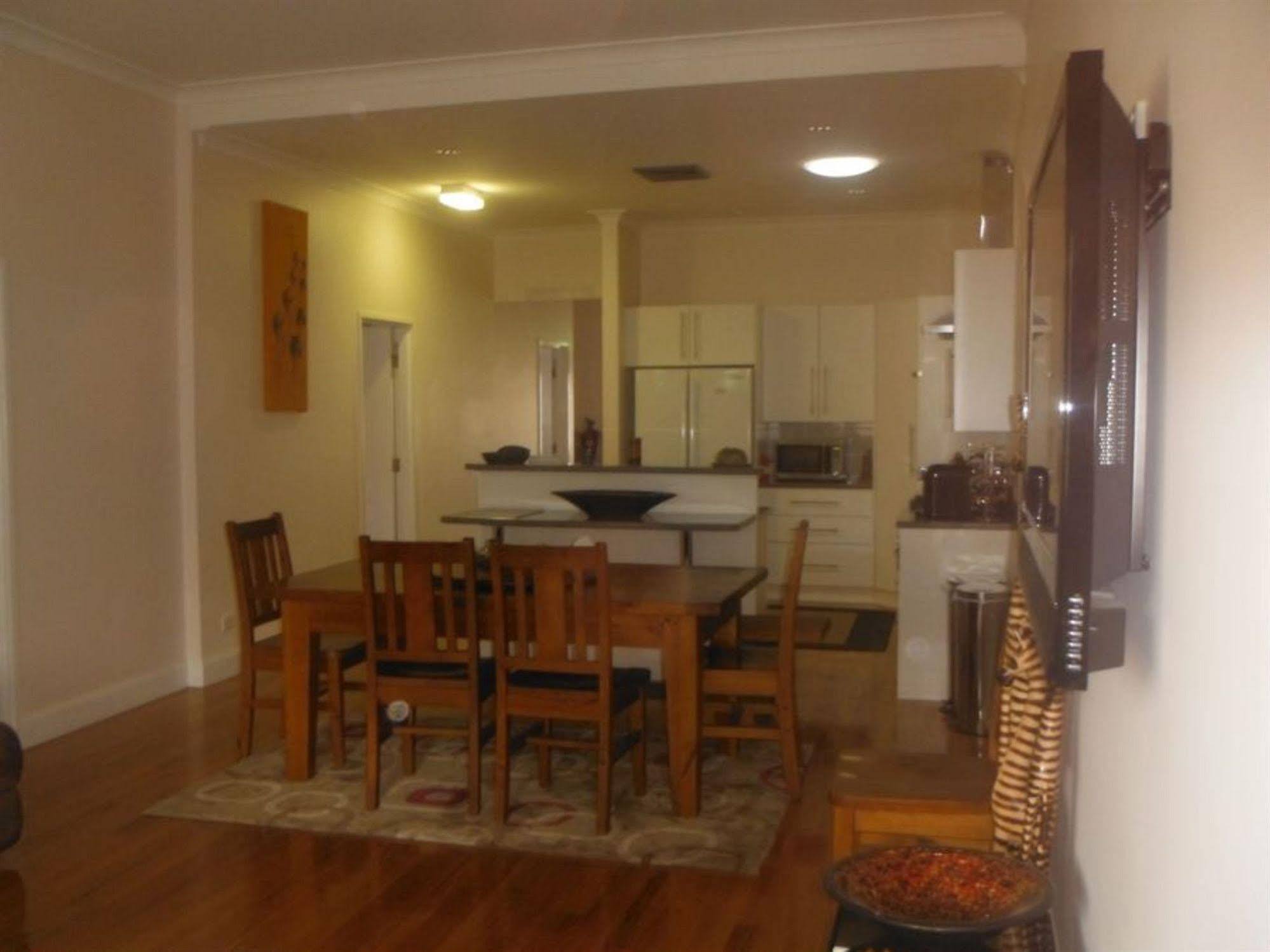 King Street Motel Gloucester Bagian luar foto